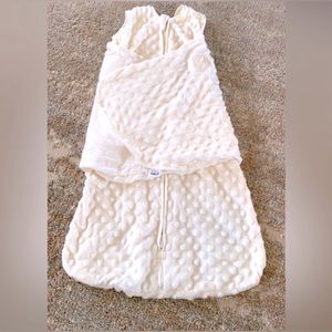 *NB* Halo SleepSack Swaddle- Plushy Dot Velboa NB size 0-3 months